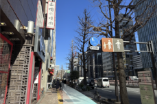 そのまま直進します。
